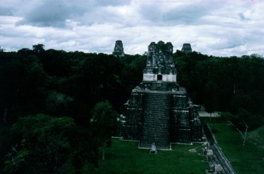 Udsigt over Tikal i Guatemala