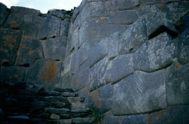 Stenforarbejdning i Ollantaytambo i Peru